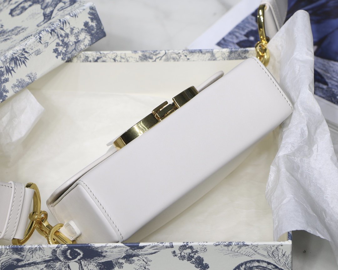 D10r 30 Montaigne Mini Box 17.5cm 003