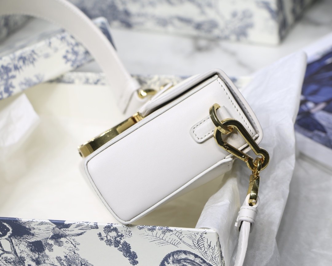 D10r 30 Montaigne Mini Box 17.5cm 003