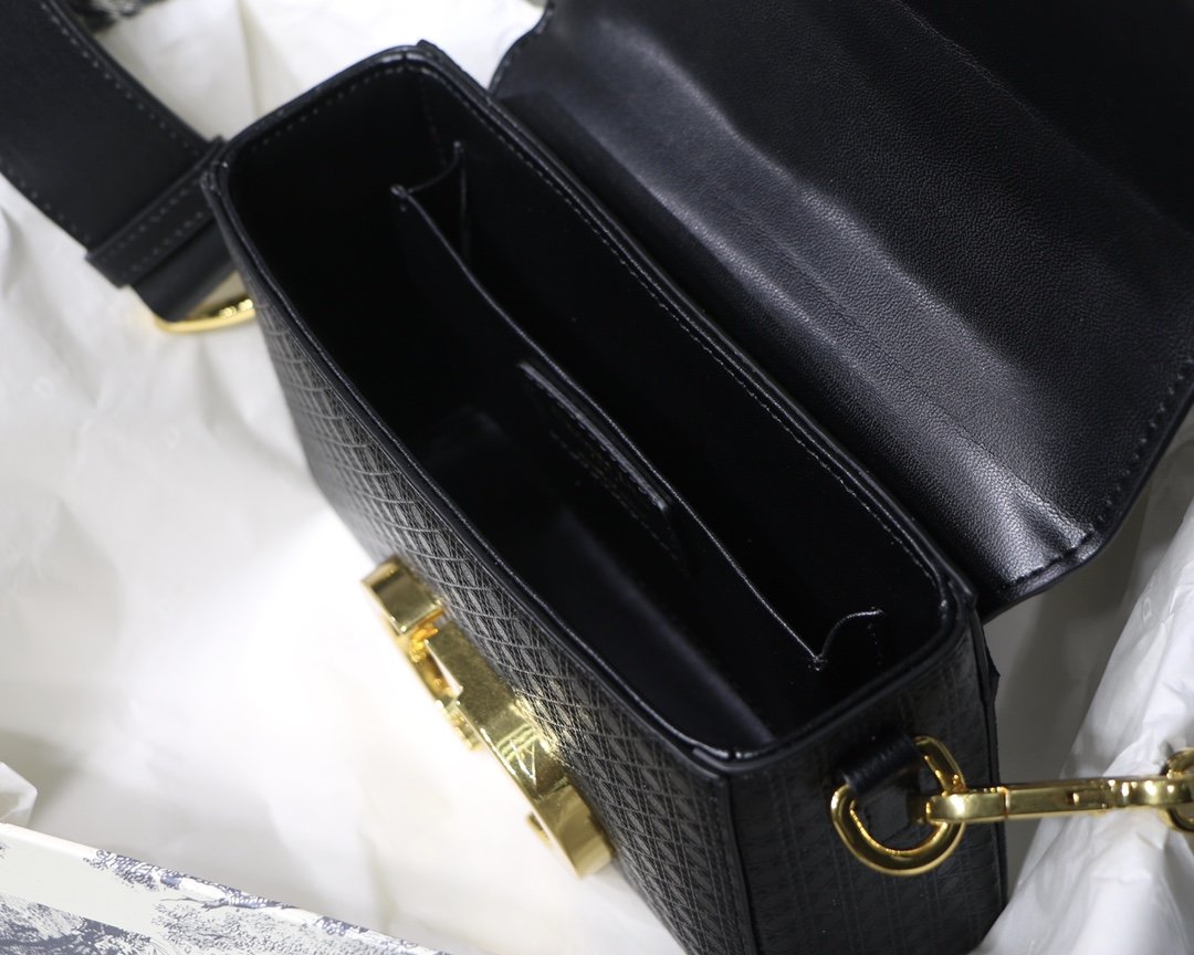 D10r 30 Montaigne Mini Box 17.5cm 005