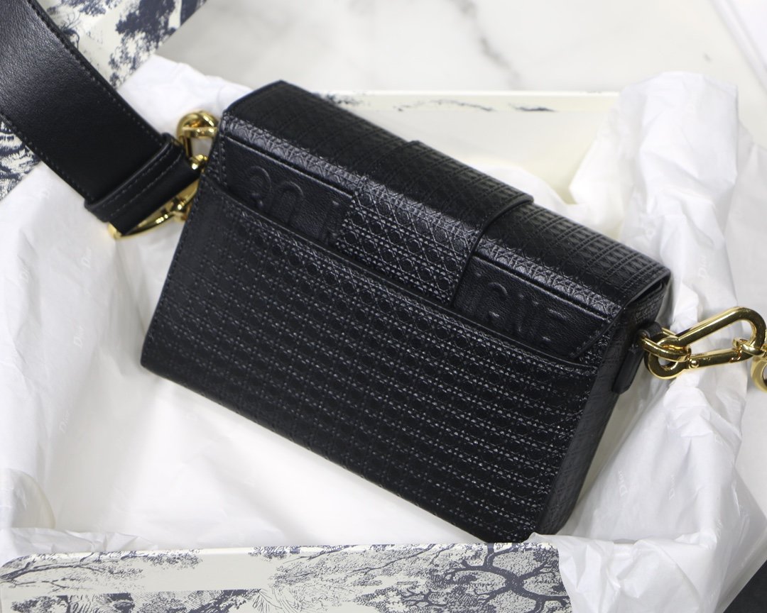 D10r 30 Montaigne Mini Box 17.5cm 005