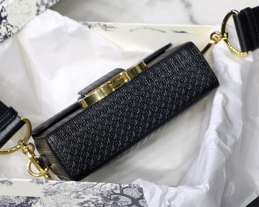 D10r 30 Montaigne Mini Box 17.5cm 005