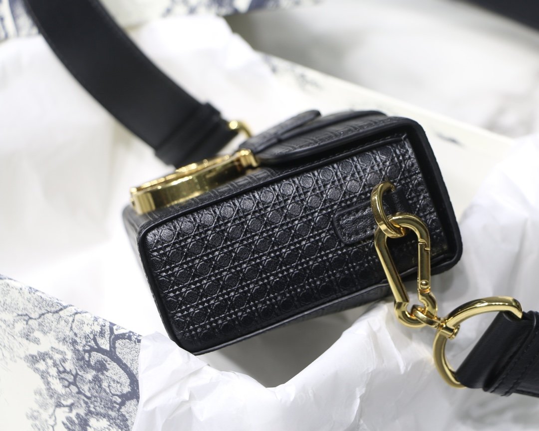 D10r 30 Montaigne Mini Box 17.5cm 005