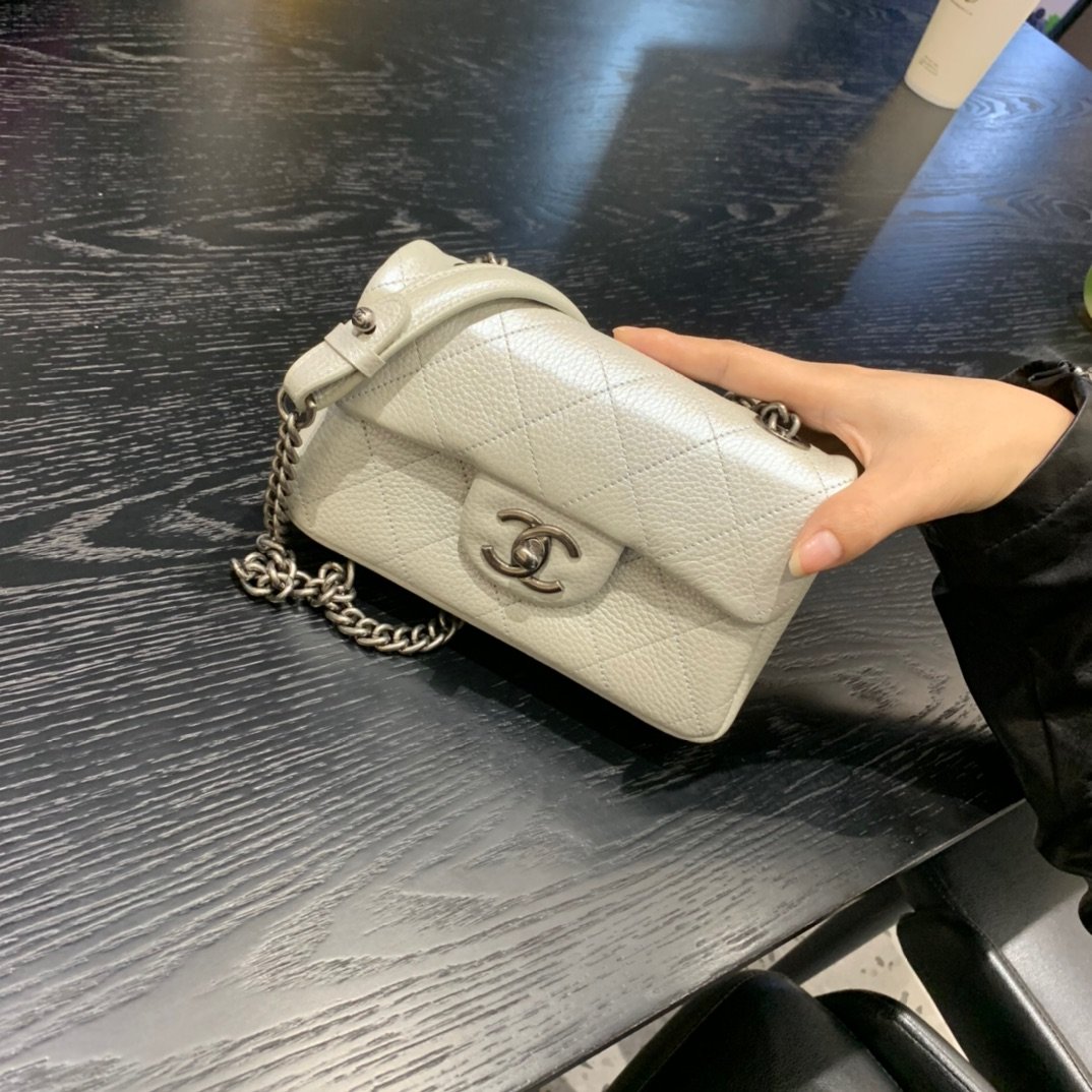 Ch**el CF BAG CAVIAR 18CM