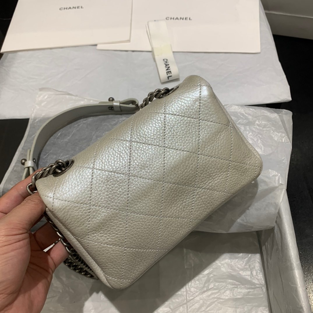 Ch**el CF BAG CAVIAR 18CM