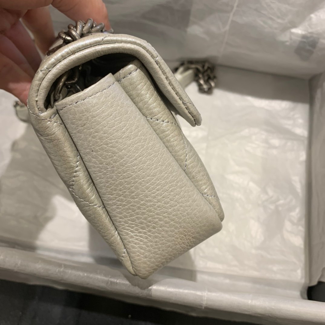 Ch**el CF BAG CAVIAR 18CM