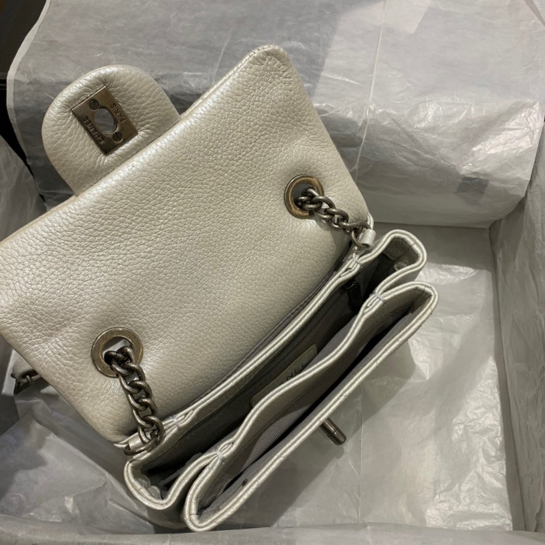 Ch**el CF BAG CAVIAR 18CM