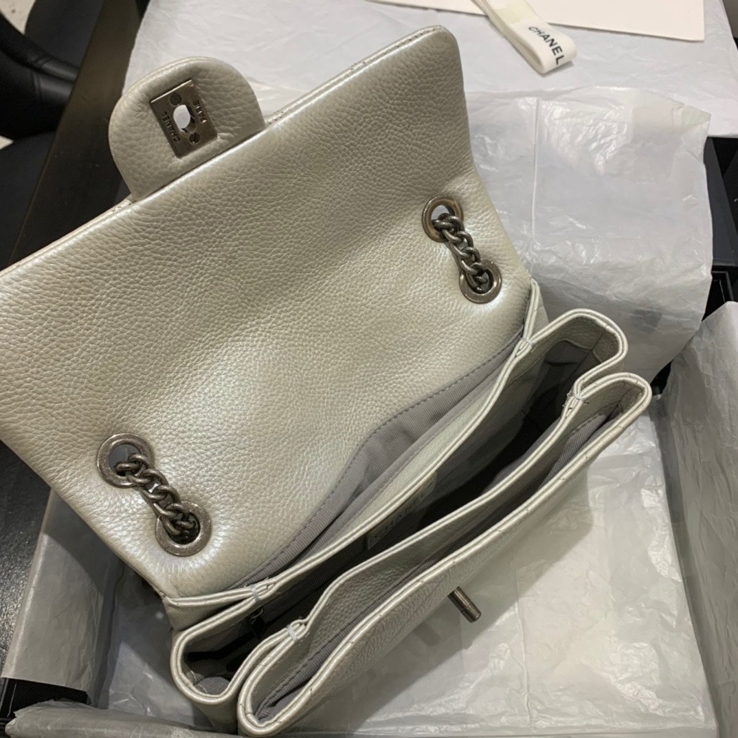 Ch**el CF BAG CAVIAR 24CM