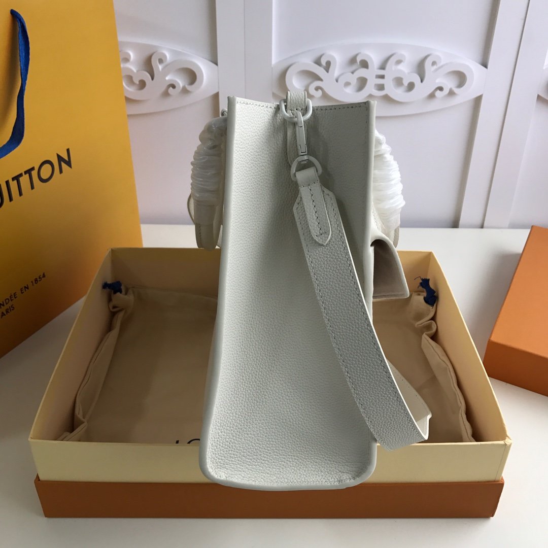 L0vis Vvtt0n Lockme large Tote M55846 white