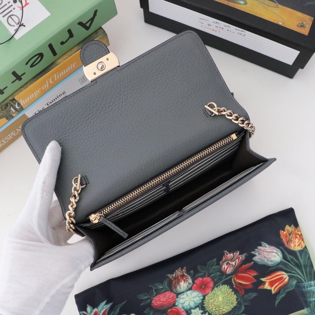 Gvc*1 510314 Gray Leather Interlocking Bag