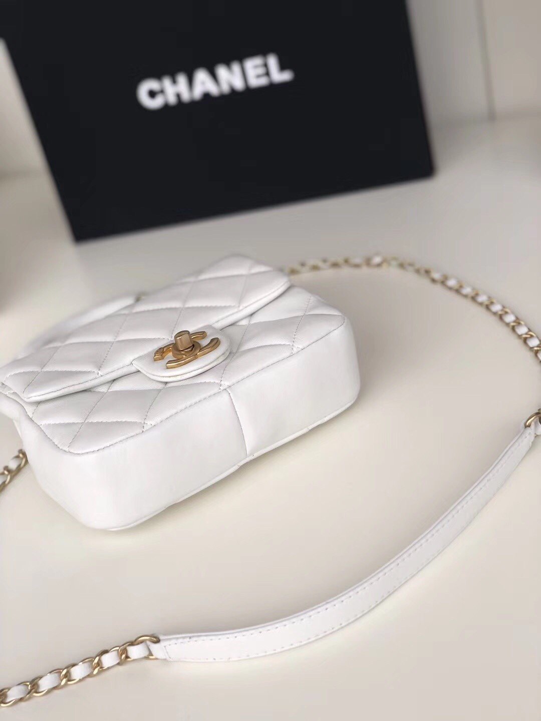 Ch**el Small Flap Bag Lambskin White 20cm