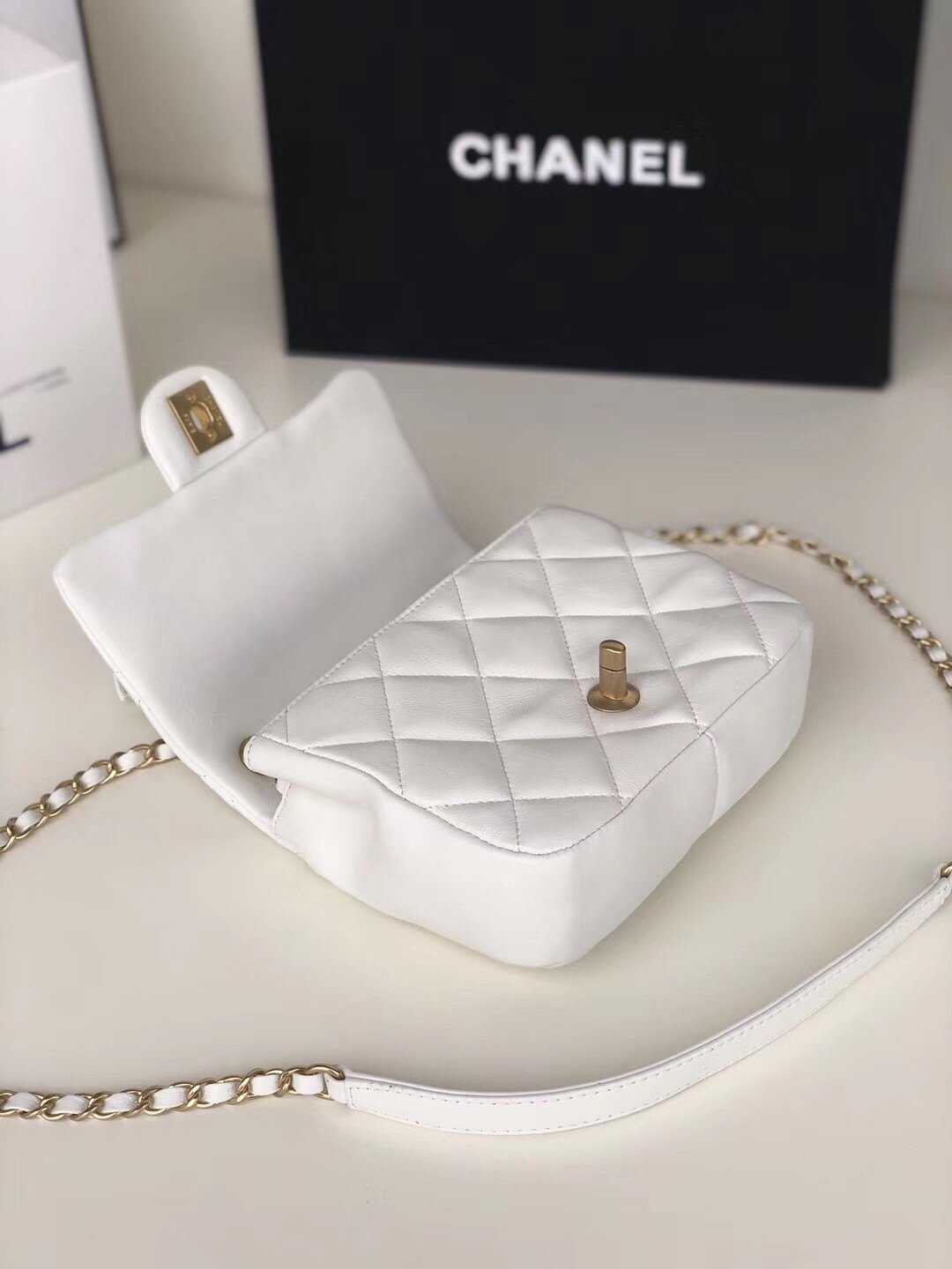 Ch**el Small Flap Bag Lambskin White 20cm