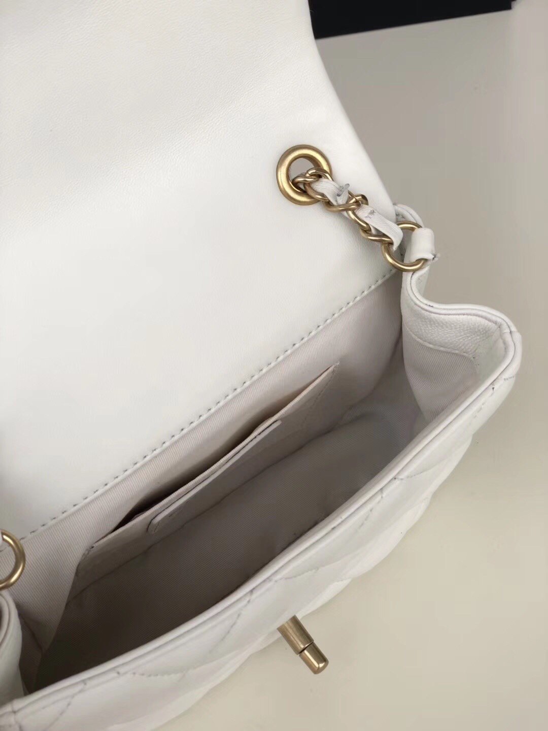 Ch**el Small Flap Bag Lambskin White 20cm