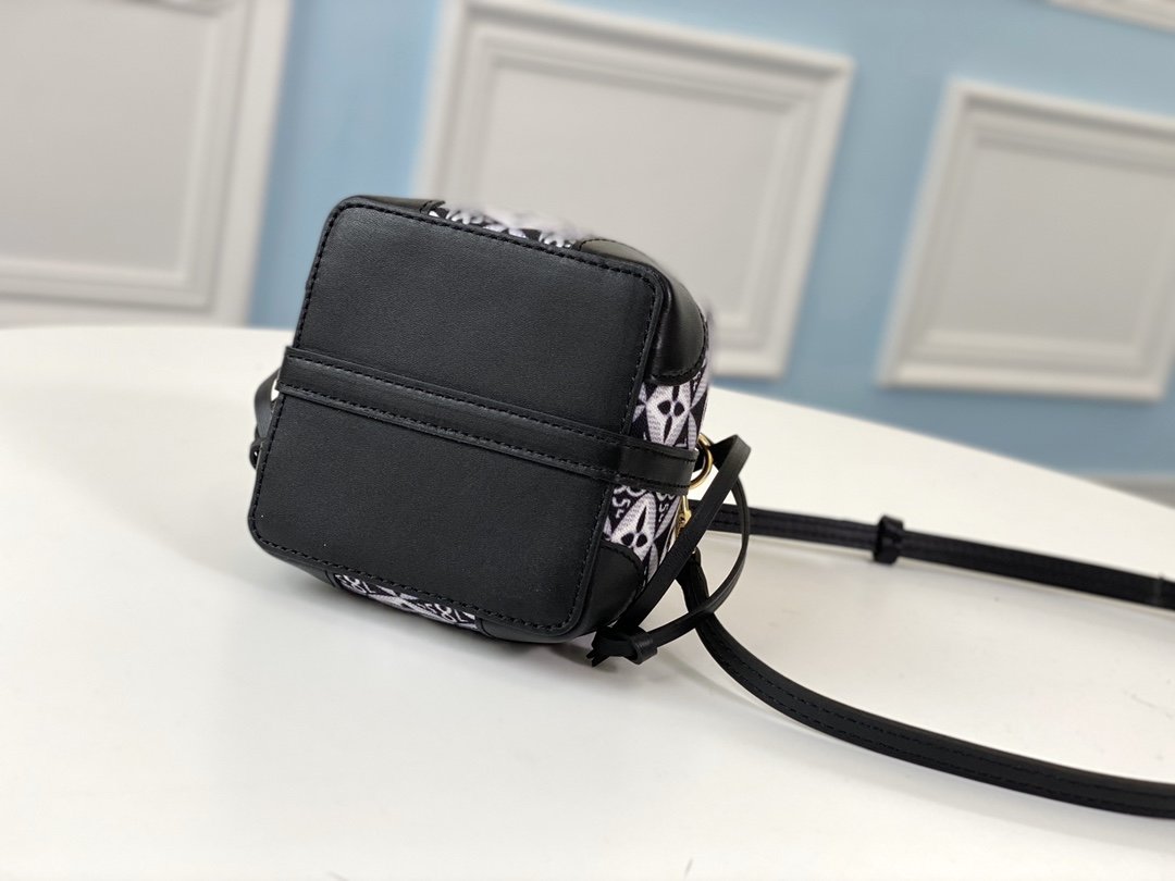 L0vis Vvtt0n M69973 mini bag Black