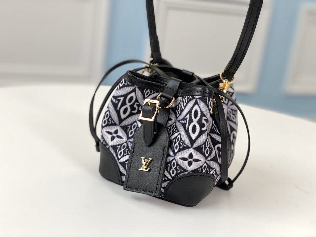 L0vis Vvtt0n M69973 mini bag Black