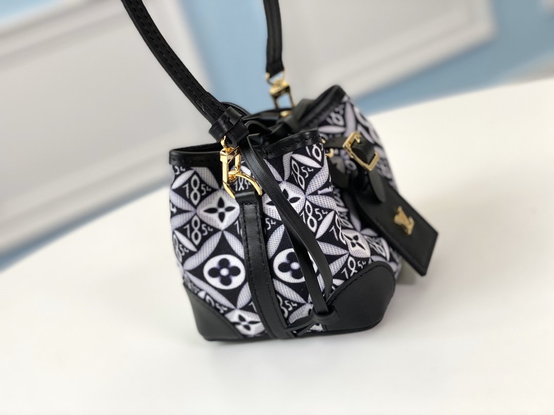 L0vis Vvtt0n M69973 mini bag Black