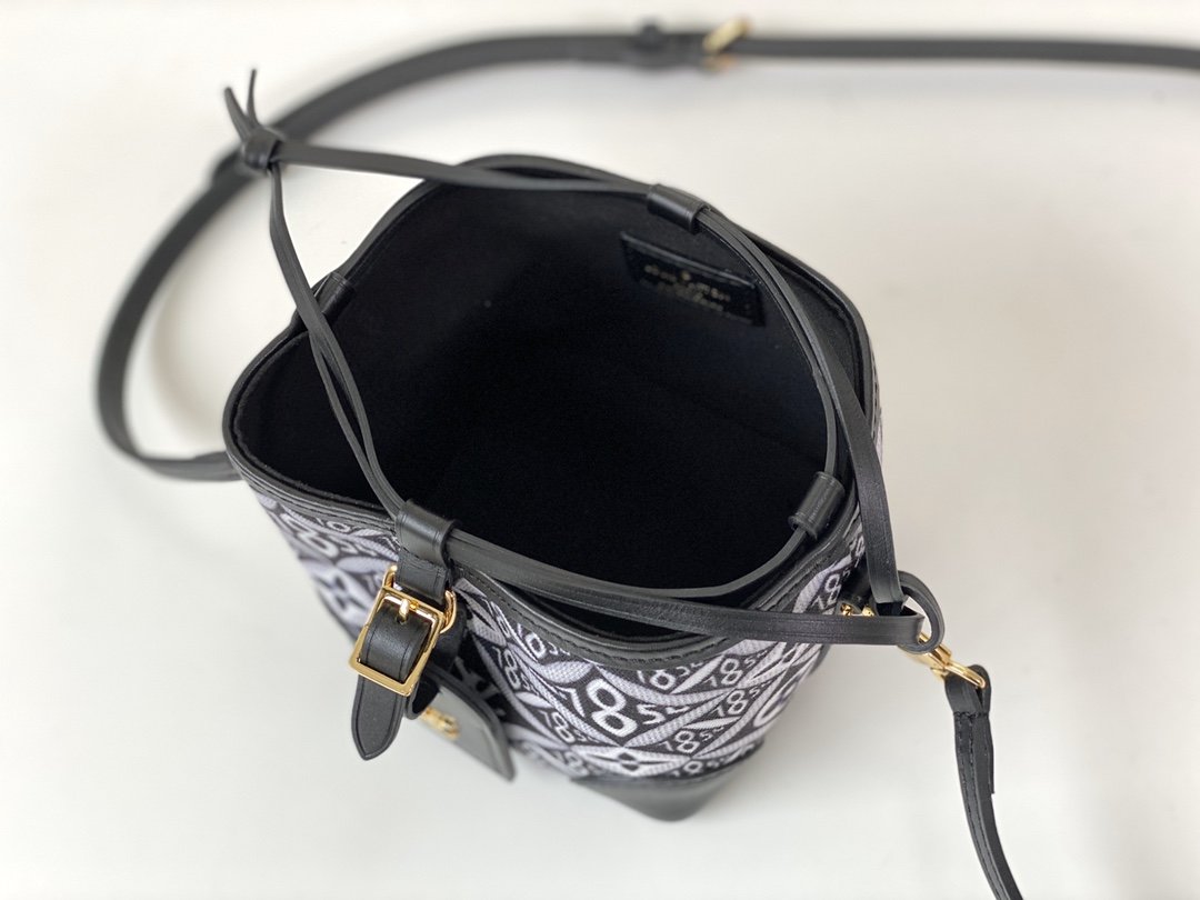 L0vis Vvtt0n M69973 mini bag Black