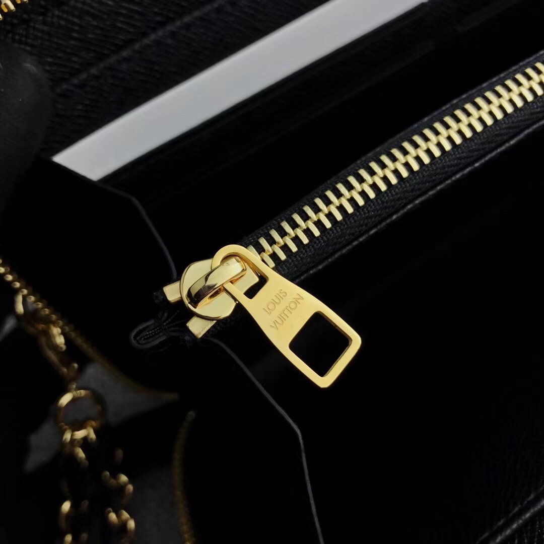L0vis Vvtt0n Zippy Wallet Shades M68796