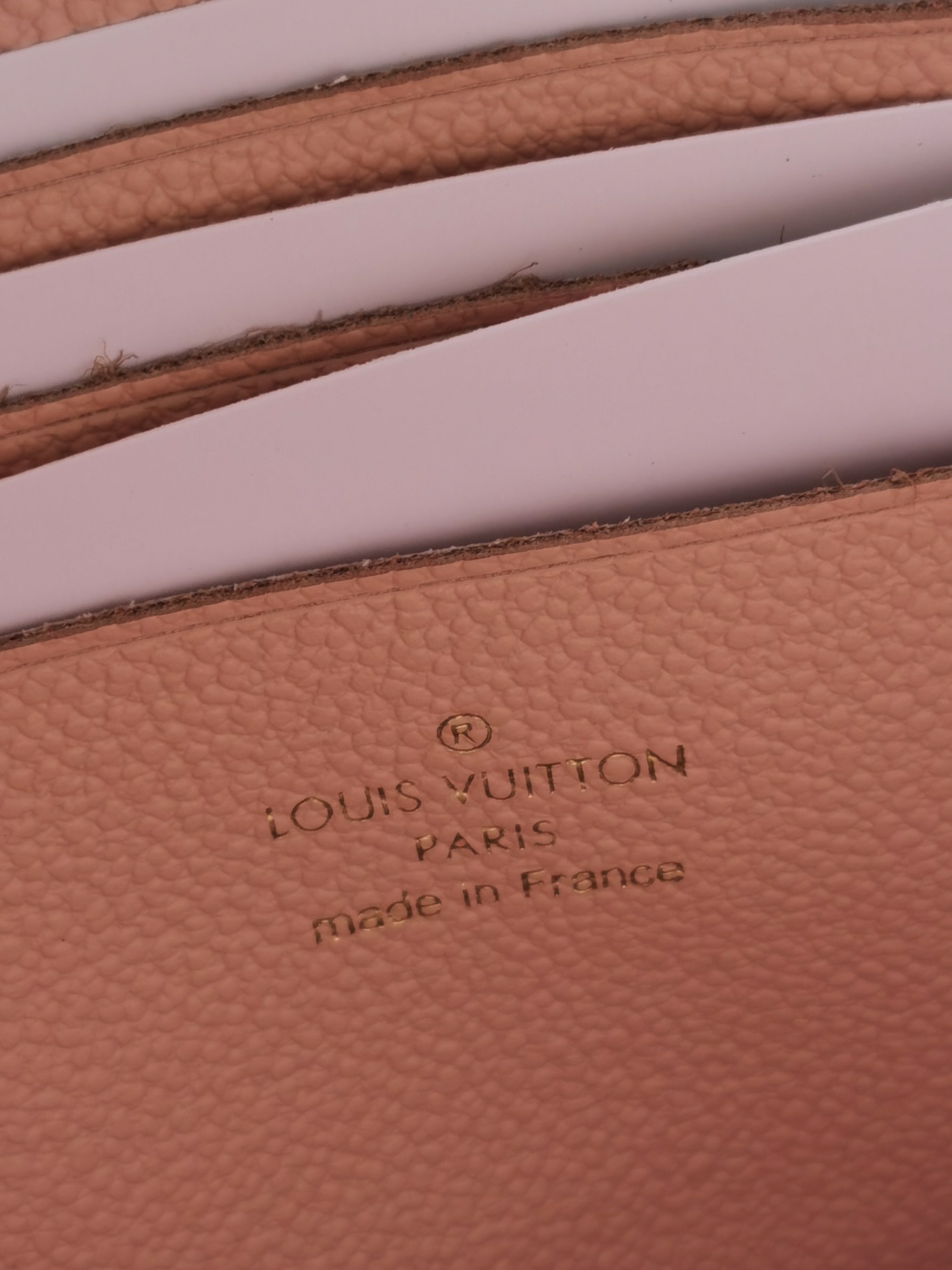 LV POCHETTE MÉLANIE MM