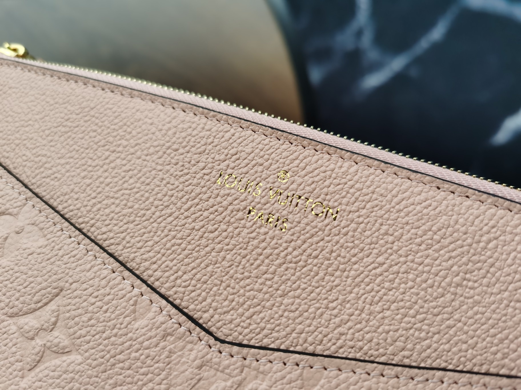 LV POCHETTE MÉLANIE MM