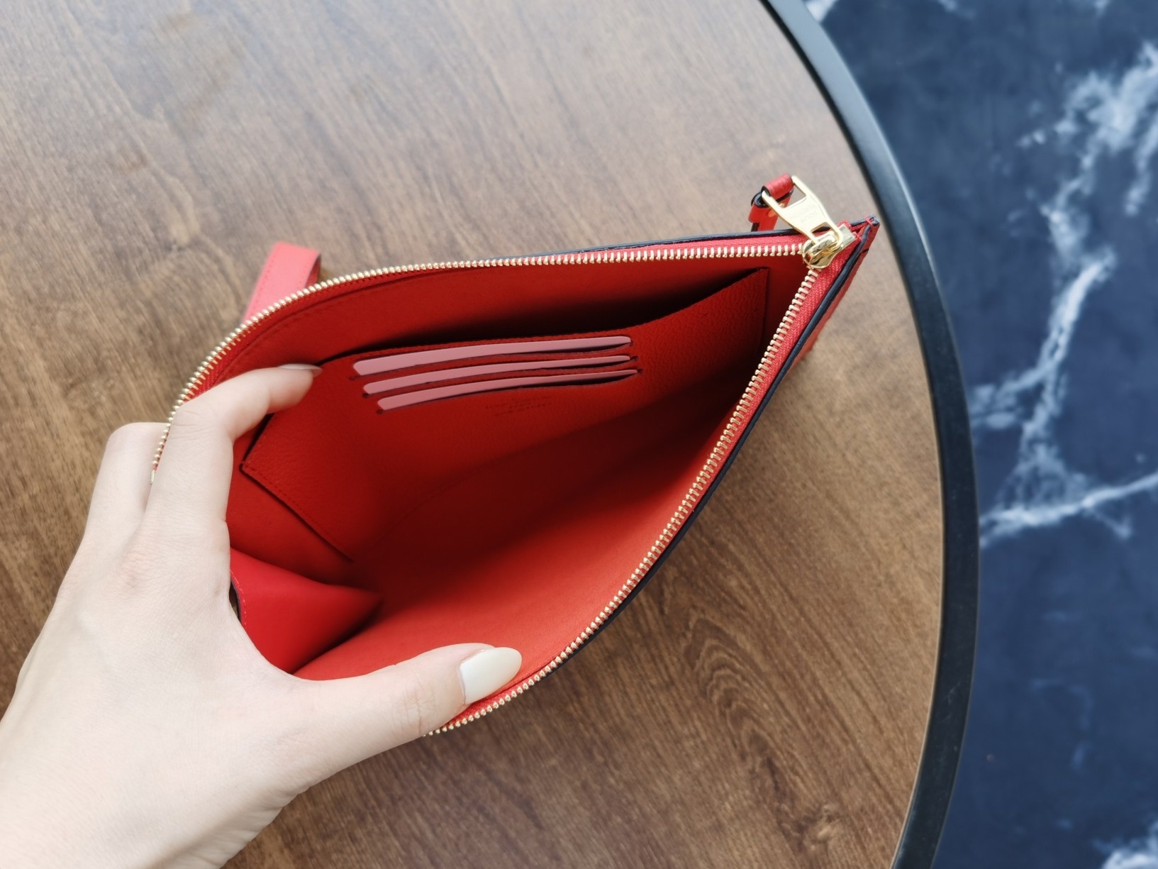 LV POCHETTE MÉLANIE MM RED