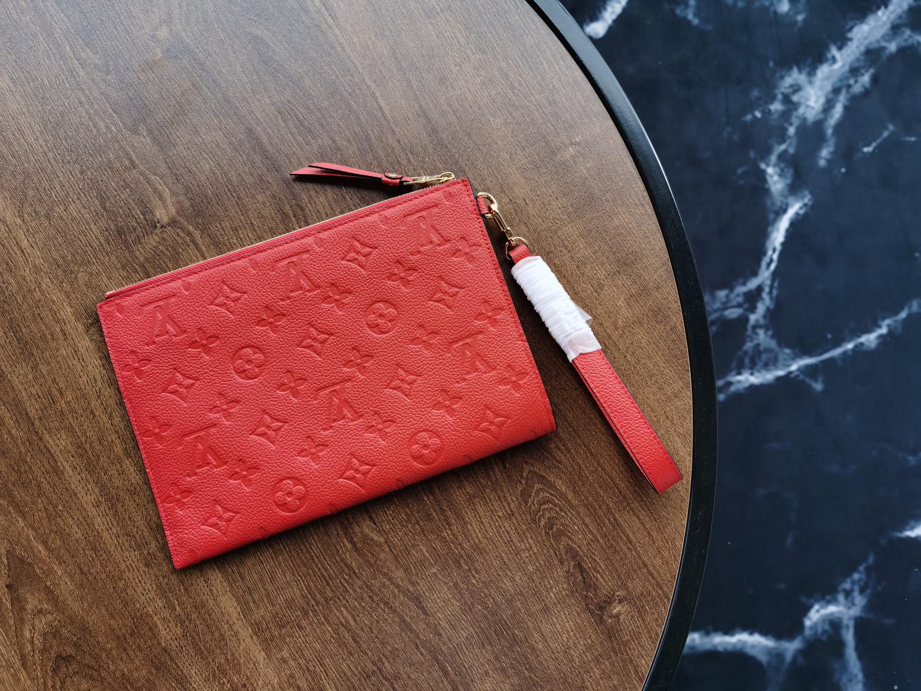 LV POCHETTE MÉLANIE MM RED