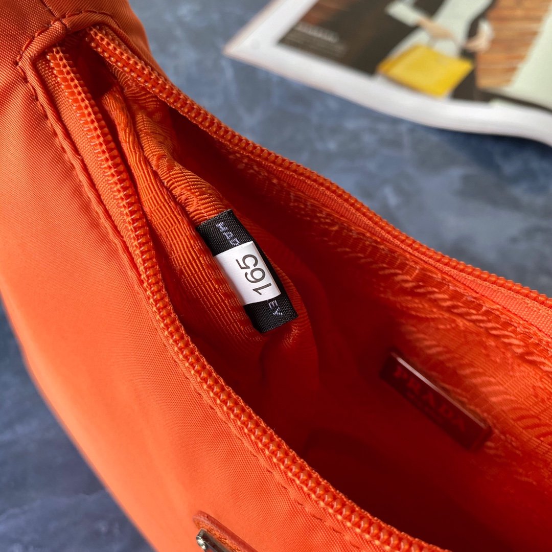Pra*a 1NE515 Hobo Bag 002