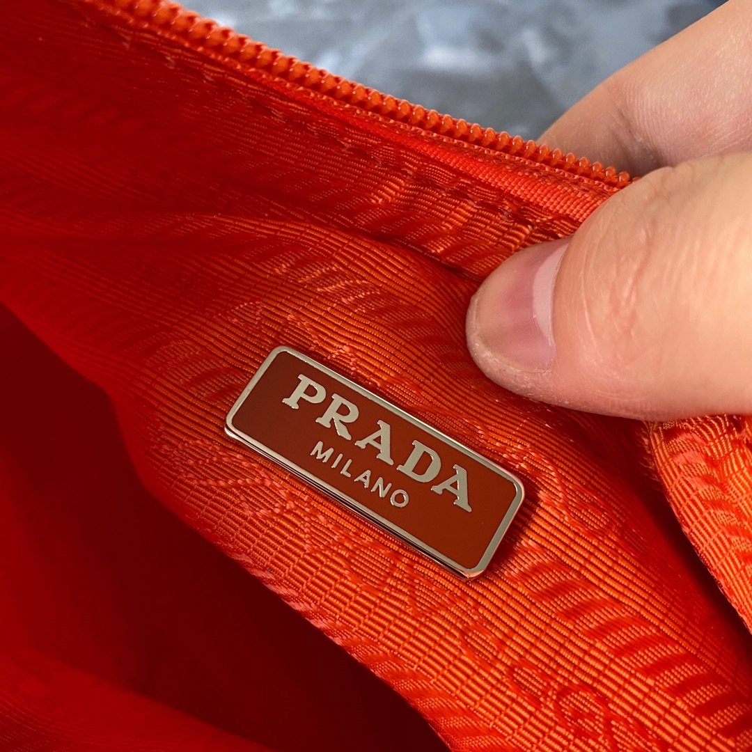 Pra*a 1NE515 Hobo Bag 002