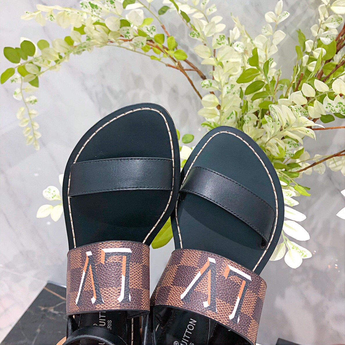 L0vis Vvtt0n Sandals 001