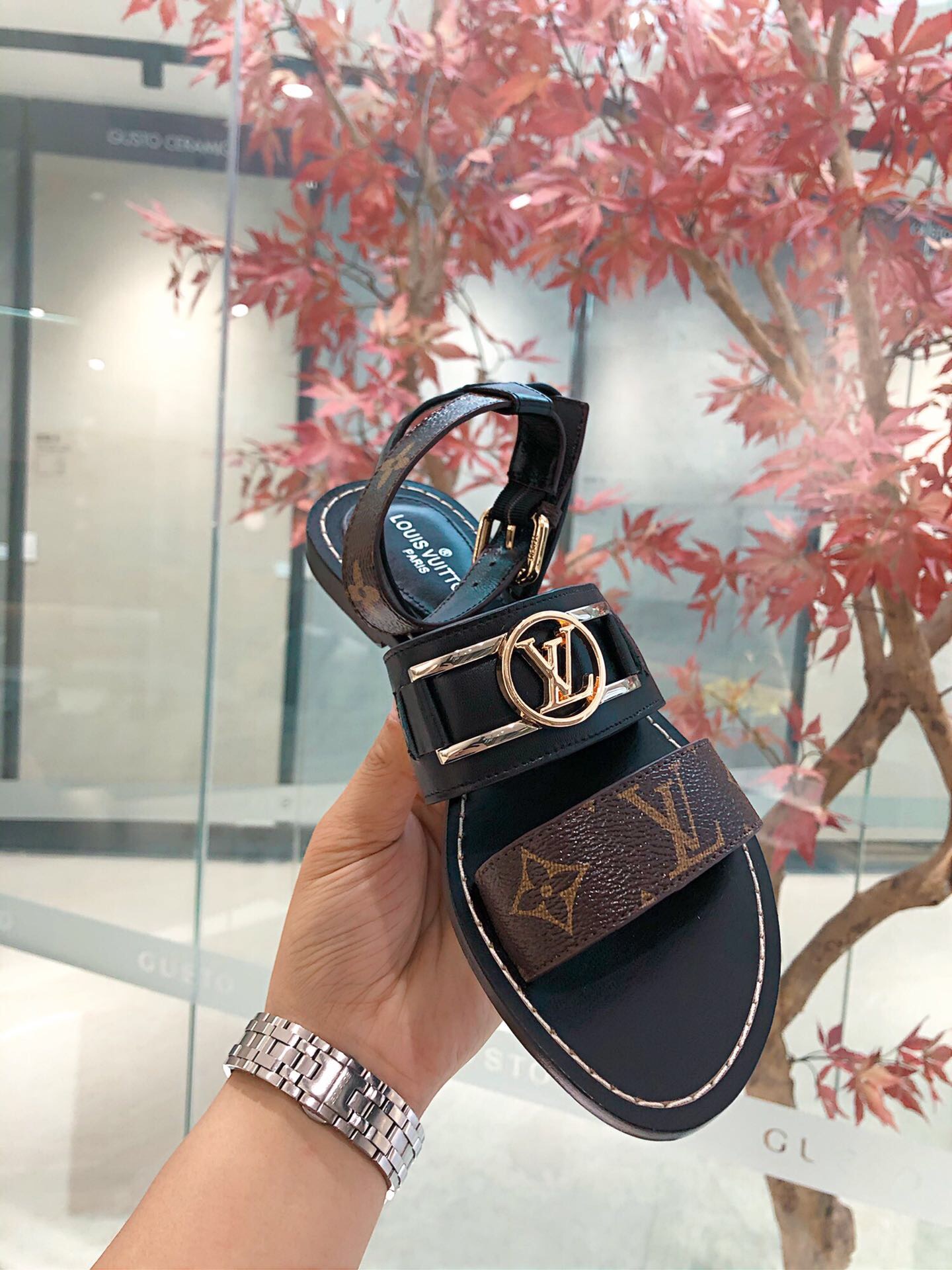 L0vis Vvtt0n Sandals 004