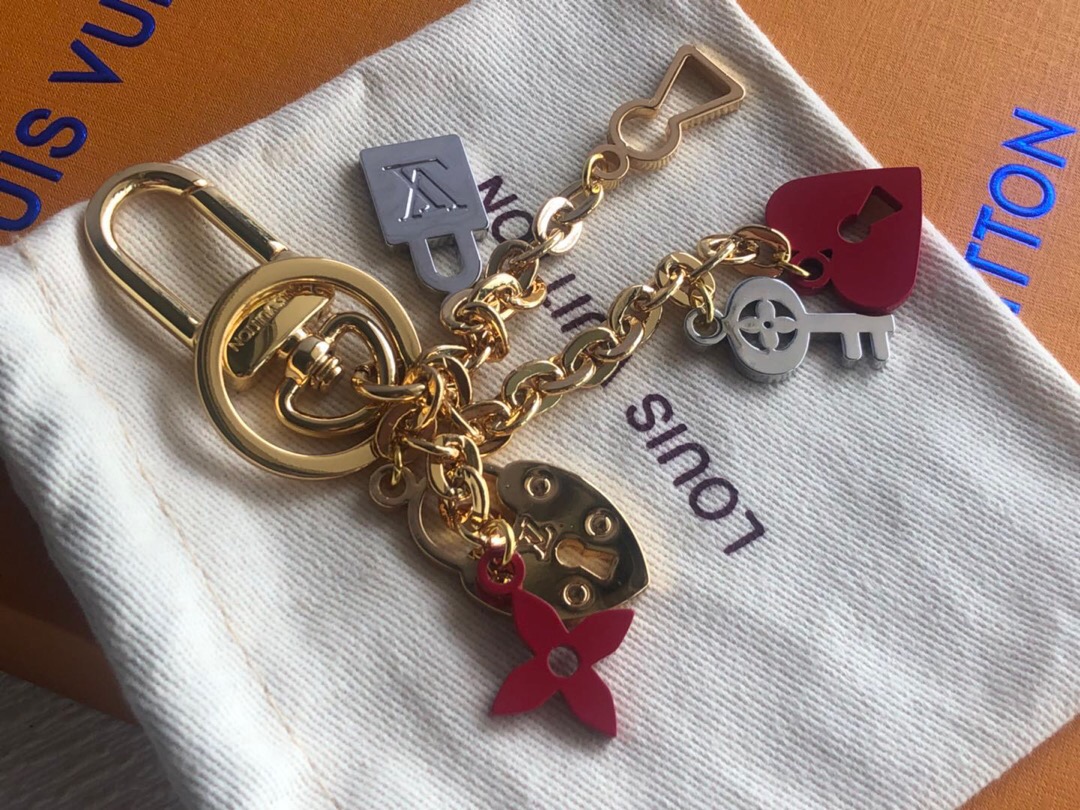 LV M67438 Love Lock Heart and Key Holder