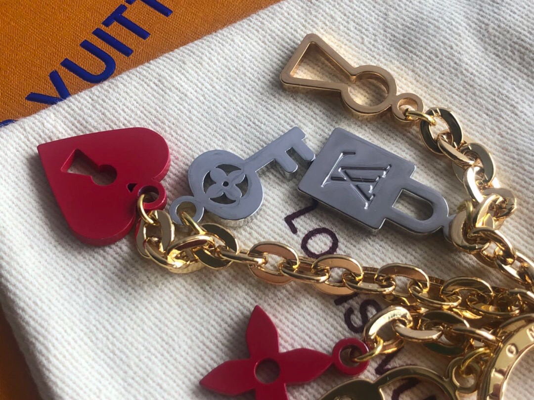 LV M67438 Love Lock Heart and Key Holder