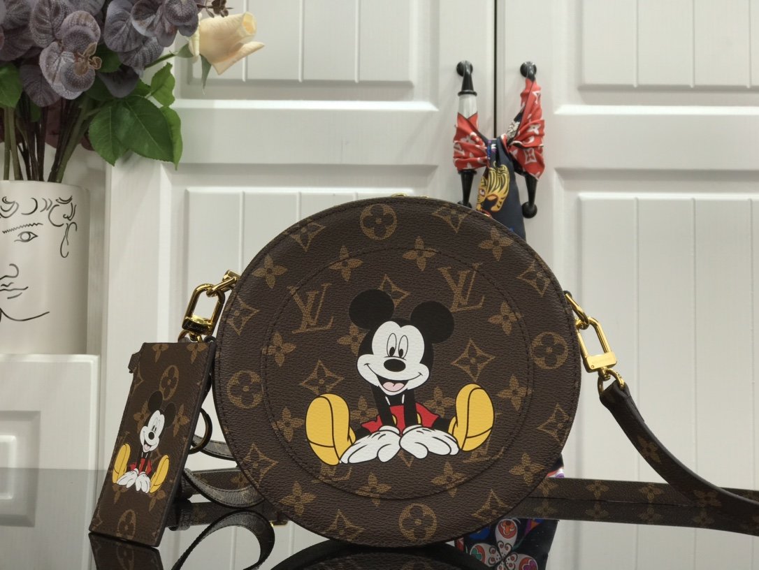 L0vis Vvtt0n Monogram Round Bag M49986