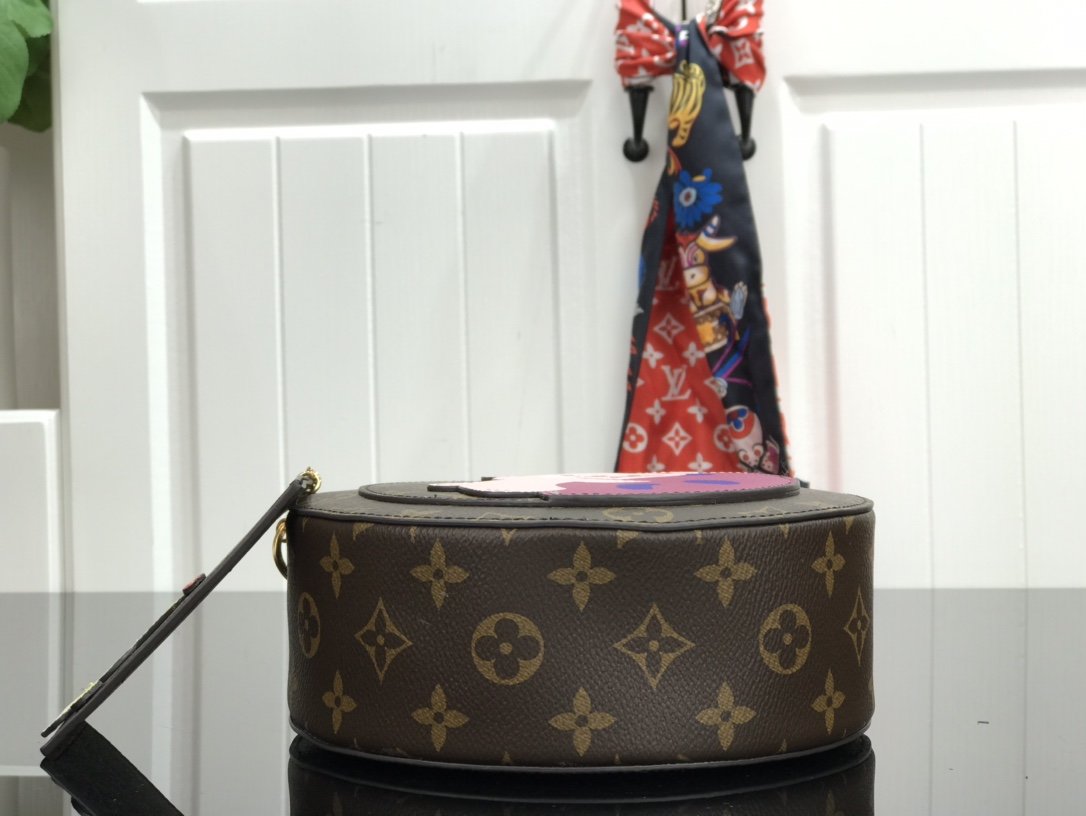 L0vis Vvtt0n Monogram Round Corssbody Bag