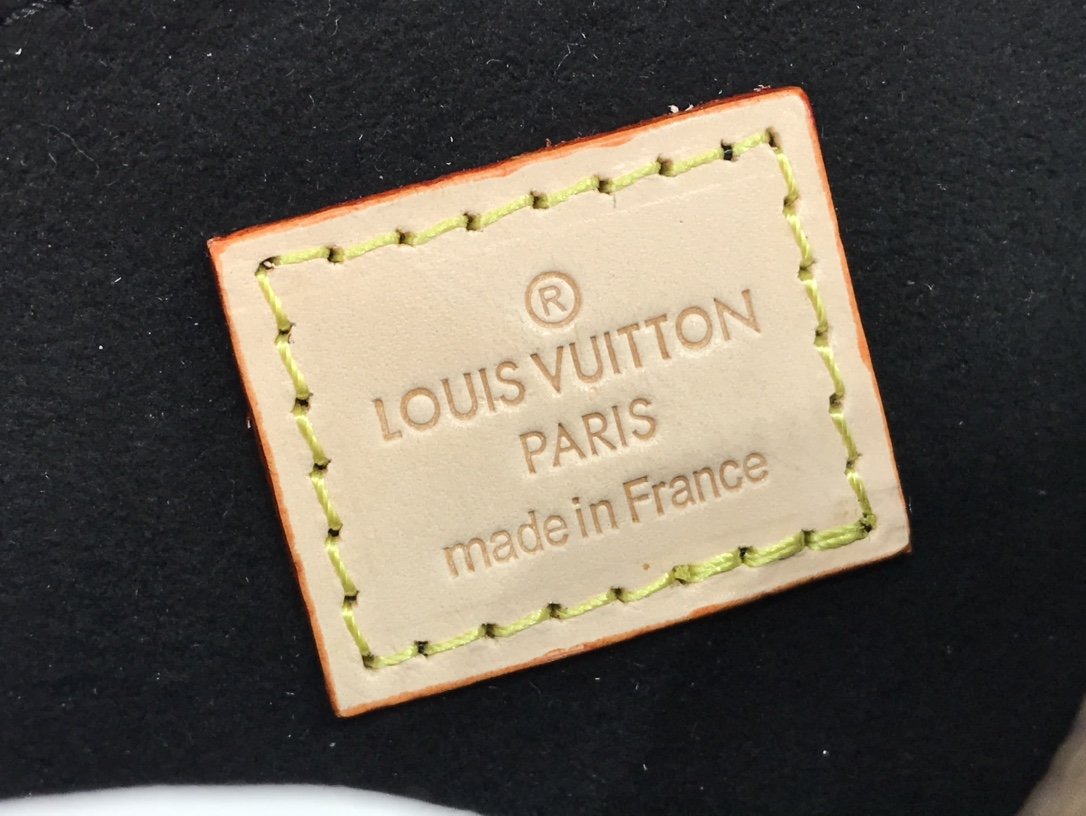 L0vis Vvtt0n Monogram Round Corssbody Bag