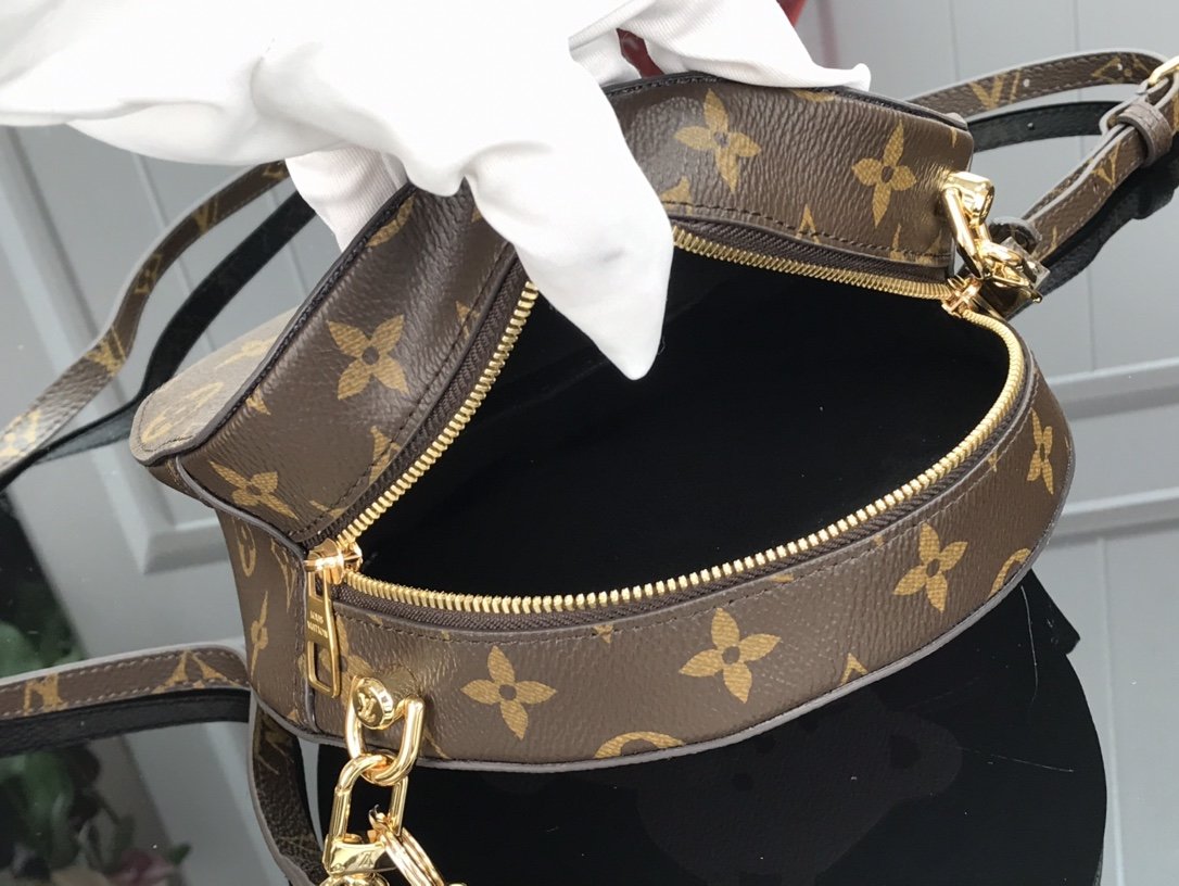 L0vis Vvtt0n Monogram Round Corssbody Bag
