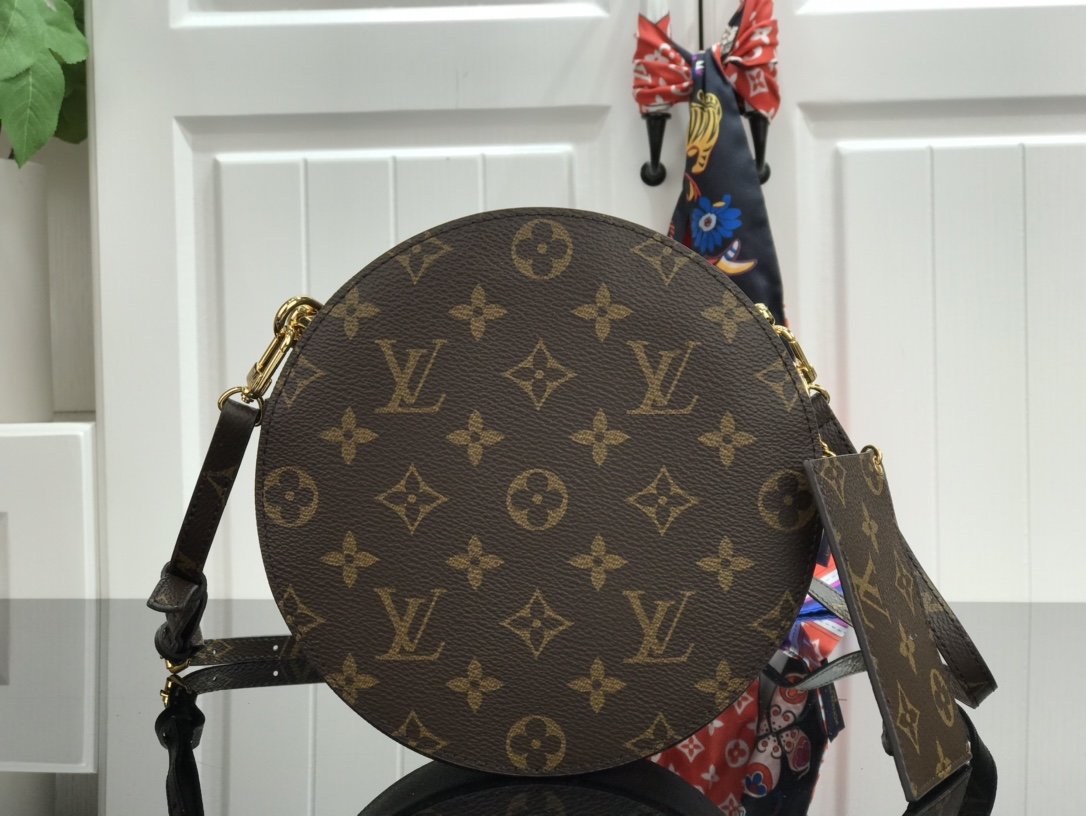 L0vis Vvtt0n Monogram Round Corssbody Bag