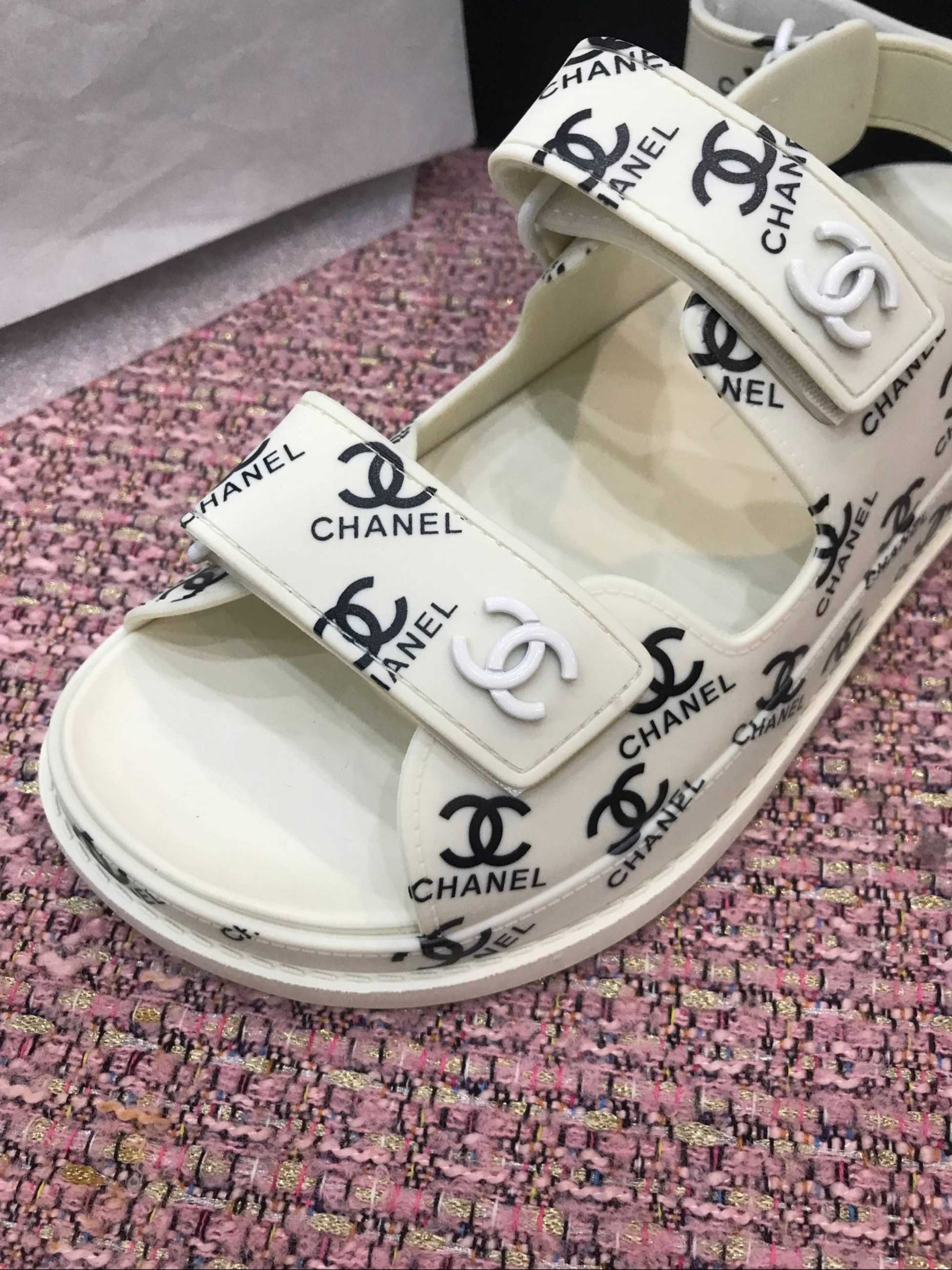 Ch**el Sandals 004