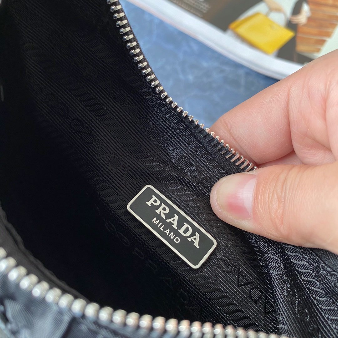 Pra*a Nylon 1NE204 Hobo Bag 22cm