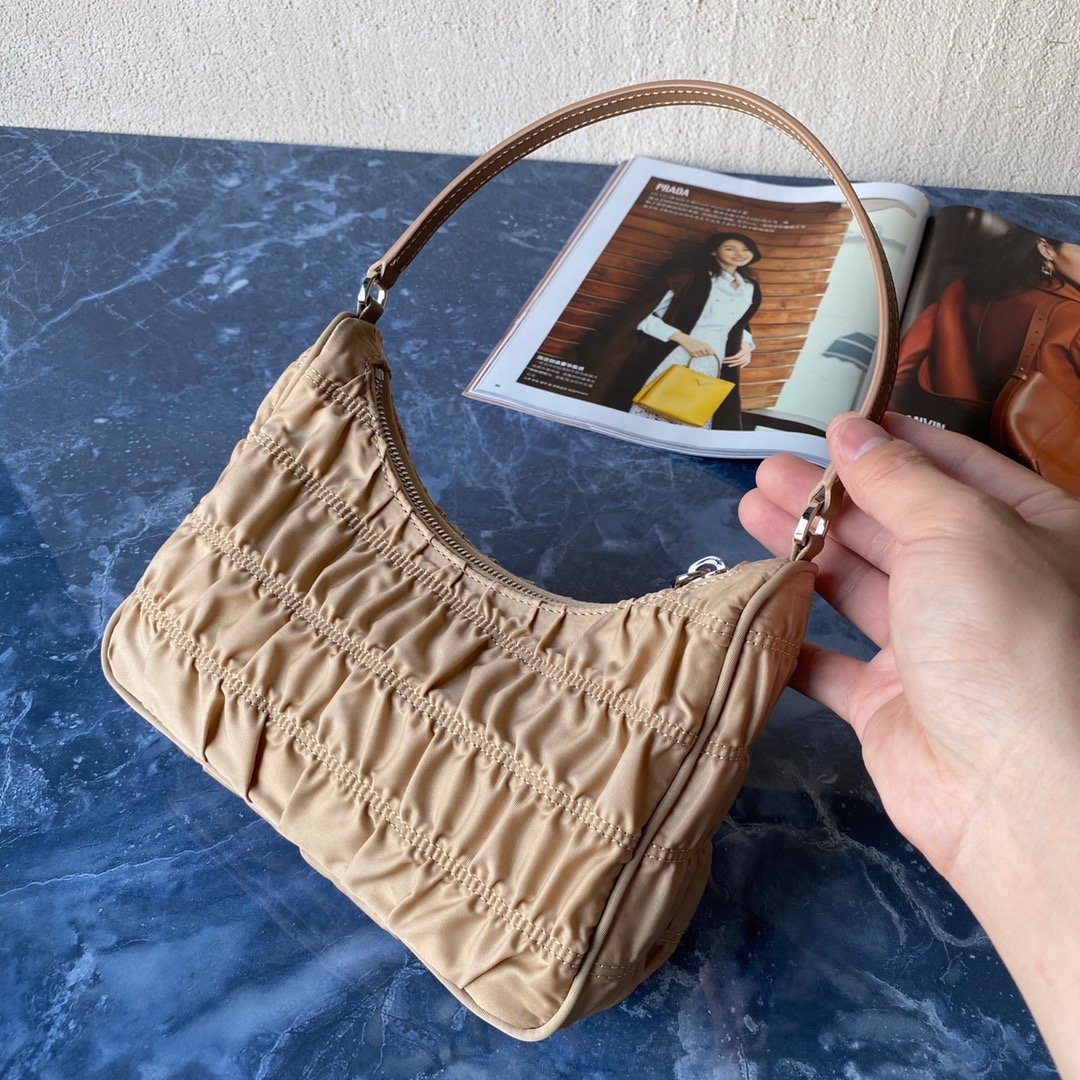 Pra*a Nylon 1NE204 Hobo Bag 22cm 001