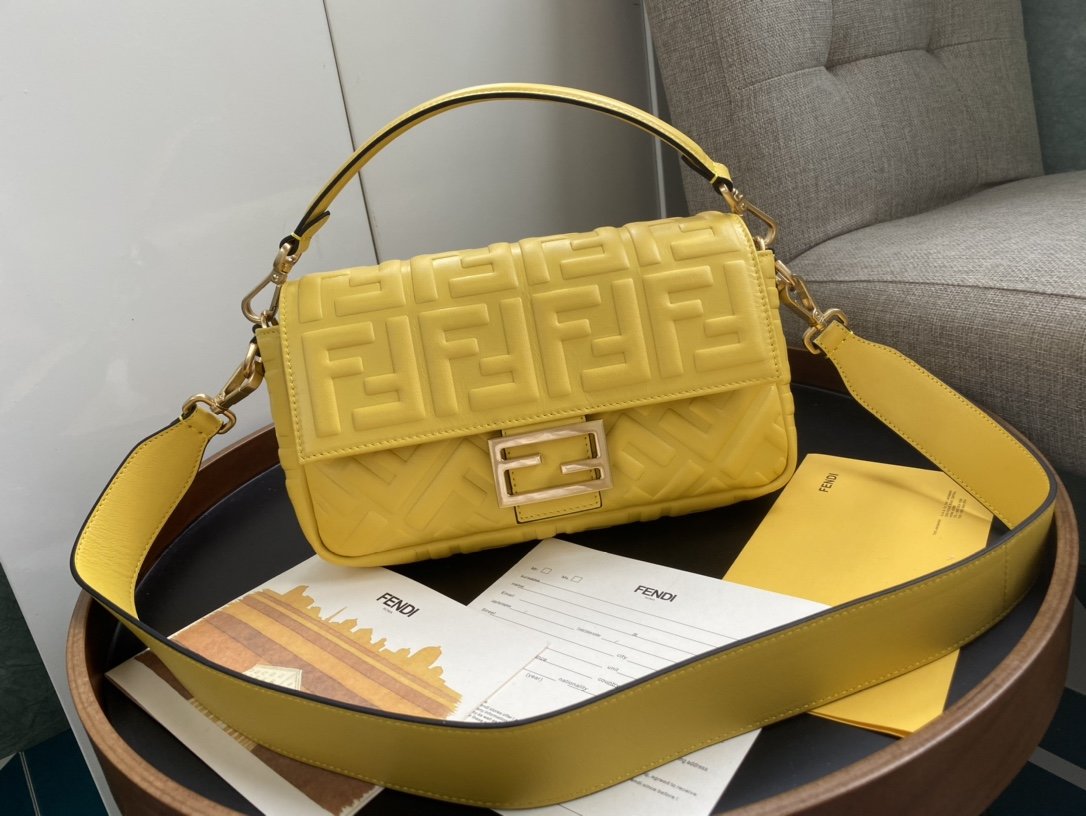 F**di Baguette Bag 26cm yellow