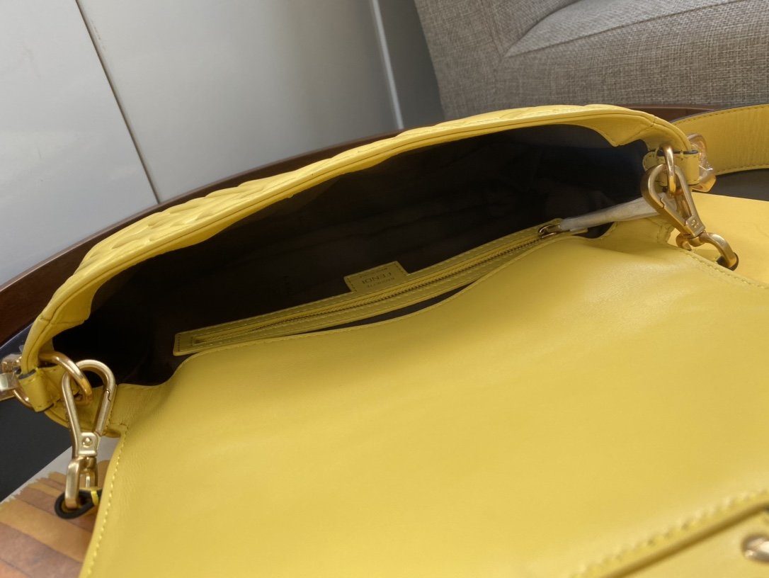 F**di Baguette Bag 26cm yellow