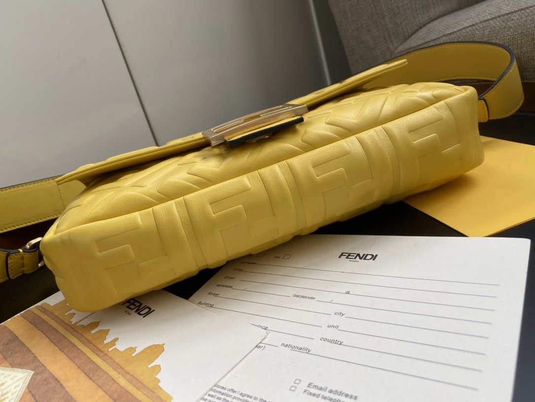 F**di Baguette Bag 26cm yellow
