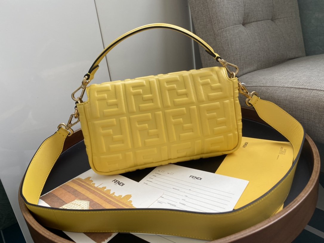 F**di Baguette Bag 26cm yellow