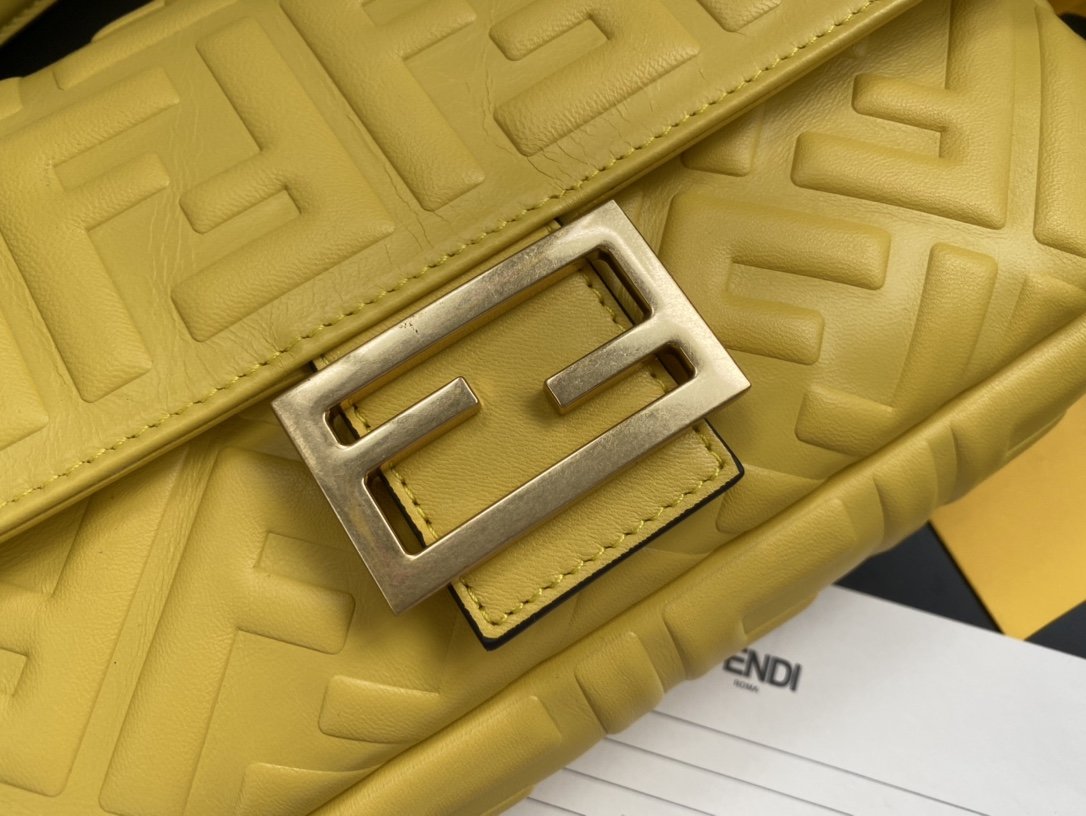 F**di Baguette Bag 26cm yellow