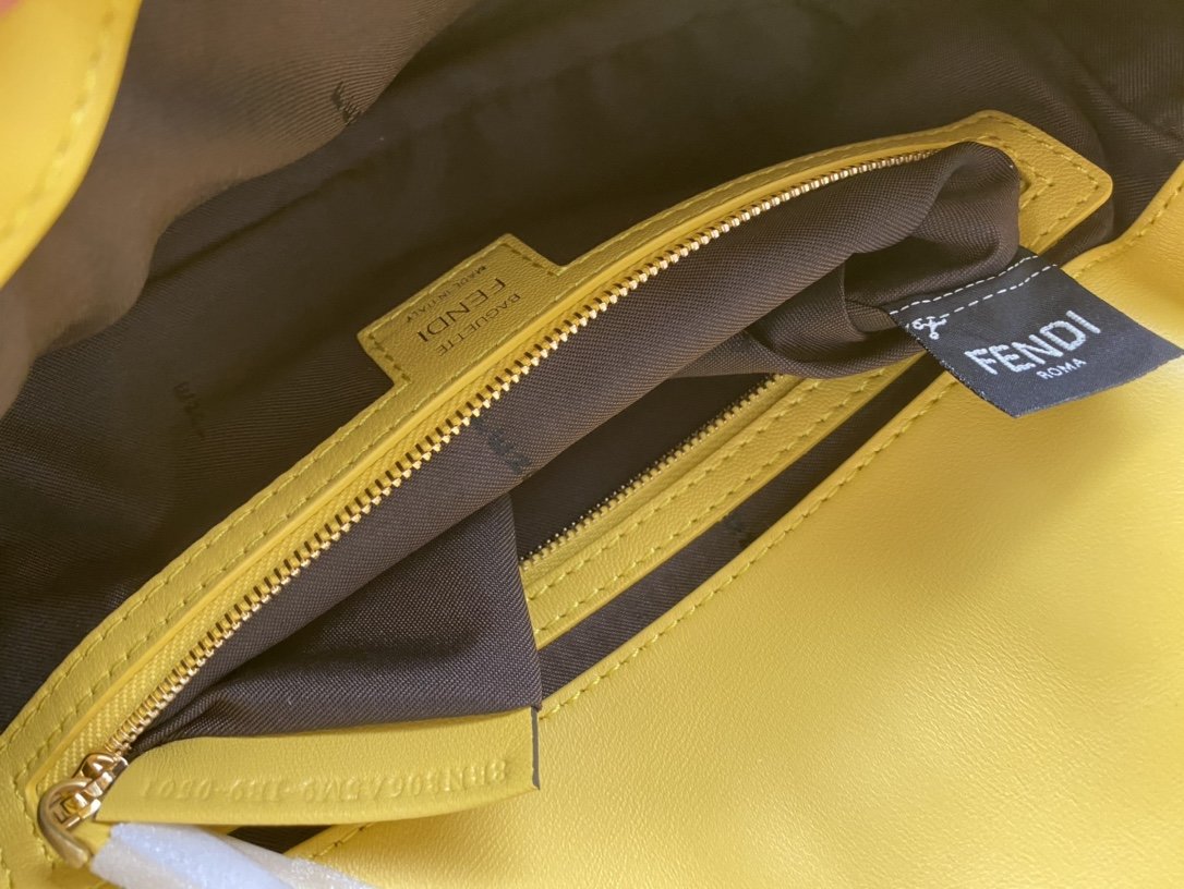 F**di Baguette Bag 26cm yellow