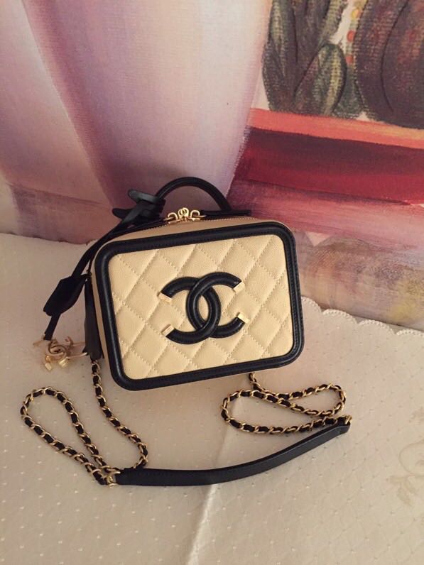 Ch**el small Caviar Vanity bag 17cm