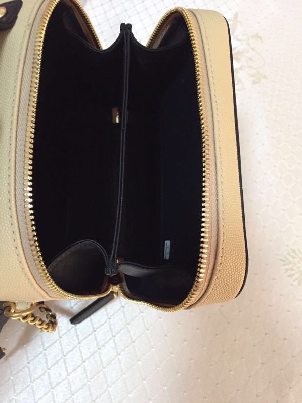 Ch**el small Caviar Vanity bag 17cm