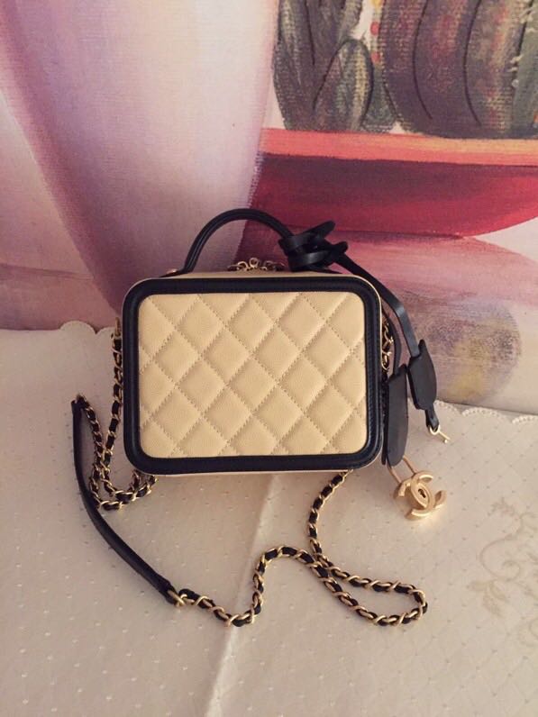 Ch**el small Caviar Vanity bag 17cm