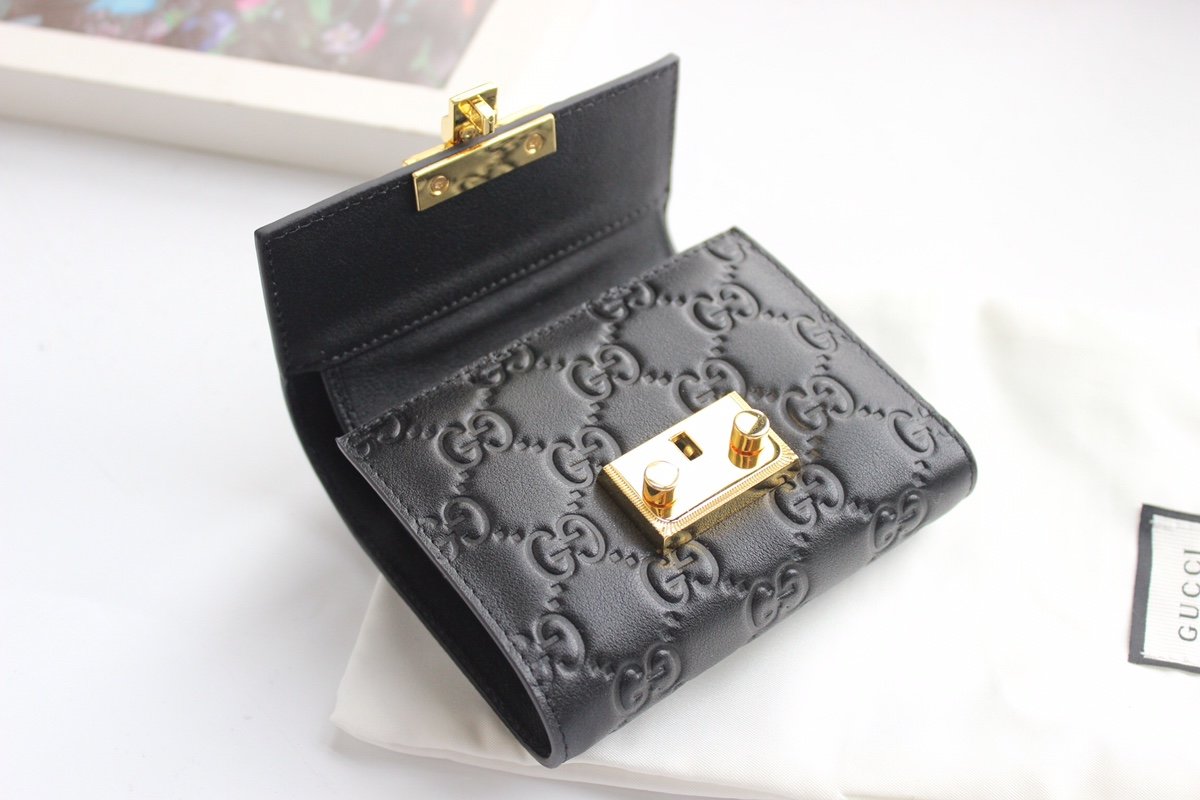 Gvc*1 Black Padlock wallet