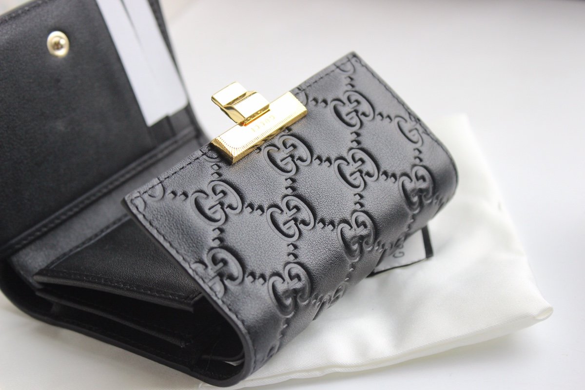 Gvc*1 Black Padlock wallet